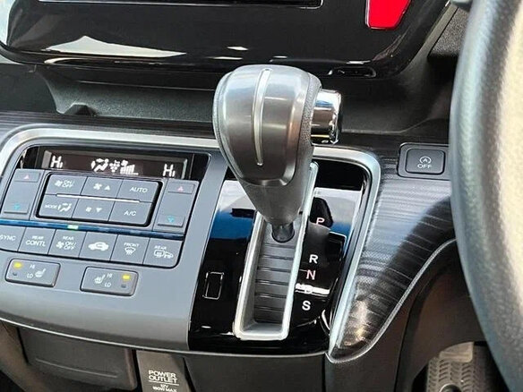 2017 Honda Stepwgn Spada V, белый, 1920000 рублей - вид 18