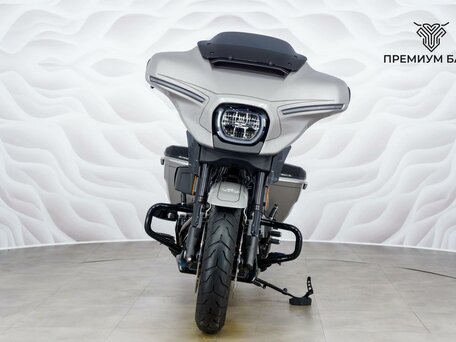 2023 Harley-Davidson CVO Street Glide, серебристый, 3899000 рублей, вид 4