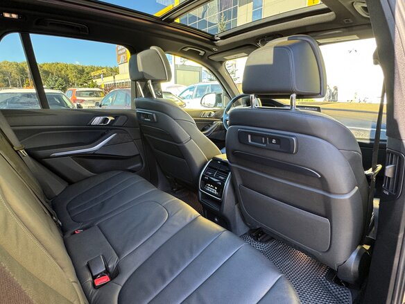 2019 BMW X5 50i IV (G05/G18), чёрный, 5390000 рублей - вид 21