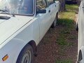 2003 Lada (ВАЗ) 2105, белый, 110000 рублей - вид 4