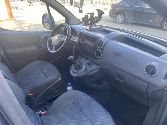 2010 Peugeot Partner II, серый, 750000 рублей - вид 5