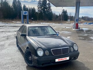 1999 Mercedes-Benz E-Класс 240 II (W210, S210) Рестайлинг, чёрный, 290000 рублей, вид 4