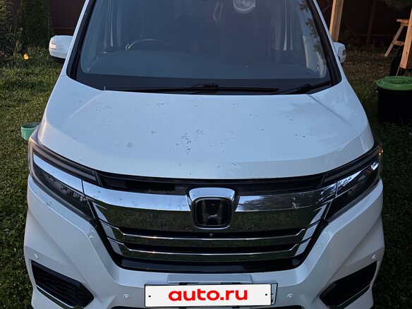 2017 Honda Stepwgn V Рестайлинг, белый, 1980000 рублей - вид 1