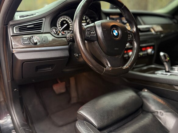 2009 BMW 7 серии 740d xDrive V (F01/F02/F04), чёрный, 1750000 рублей - вид 13