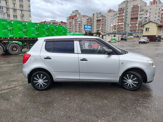 2010 Skoda Fabia II Рестайлинг, серебристый, 389000 рублей, вид 3