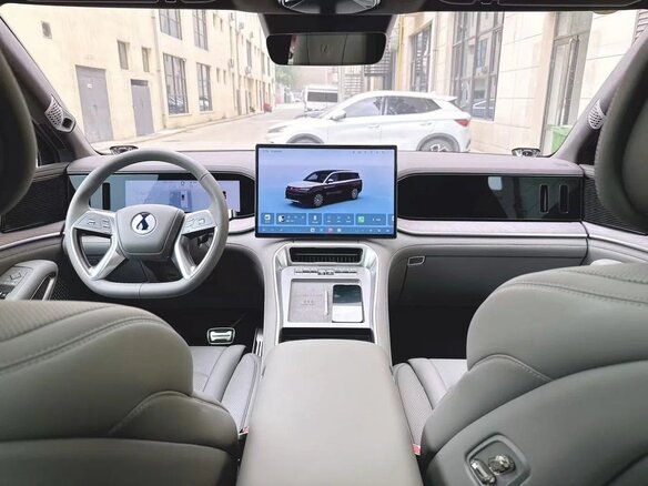 2026 Denza N9 75.3 kWh, белый, 11600000 рублей - вид 9