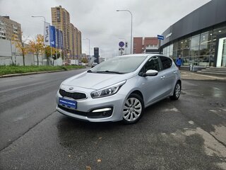 2017 Kia Ceed II Рестайлинг, серебристый, 1120000 рублей, вид 1