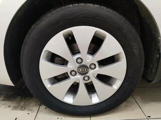 2017 Kia Rio IV, серебристый, 806128 рублей, вид 4