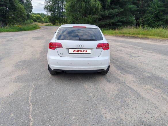 2010 Audi A3 II (8P) Рестайлинг 2, белый, 600000 рублей - вид 2