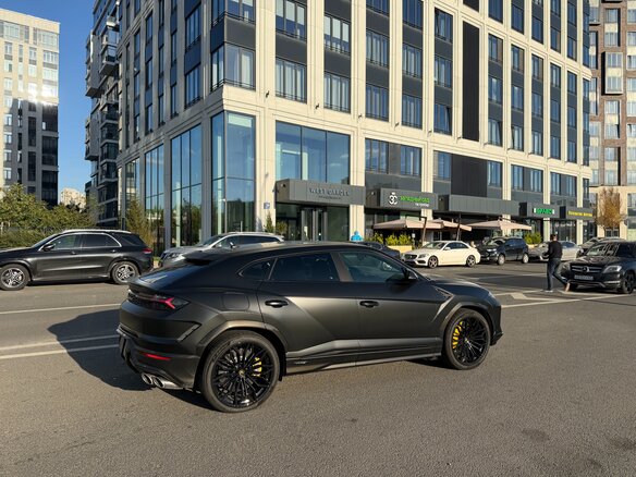 2025 Lamborghini Urus SE I Рестайлинг, чёрный - вид 1