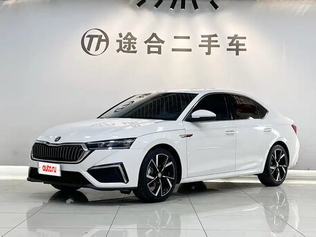 2022 Skoda Octavia IV (A8), белый, 1680000 рублей, вид 1