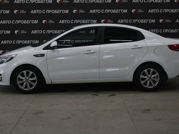 2016 Kia Rio III Рестайлинг, белый, 963000 рублей - вид 1