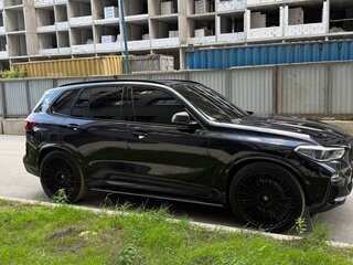2020 BMW X5 M50i IV (G05/G18), синий, 8500000 рублей, вид 2