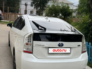 2011 Toyota Prius III Рестайлинг (XW30), белый, 900000 рублей, вид 2