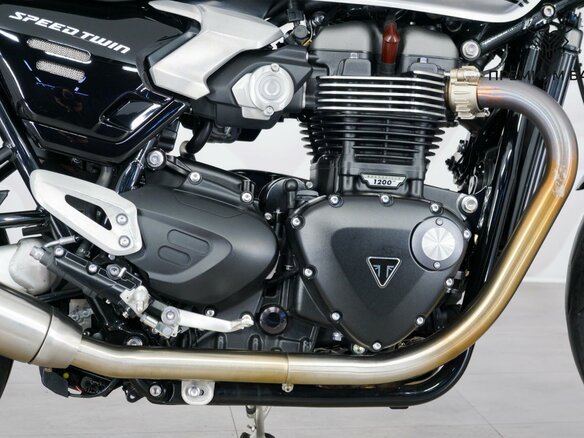 2025 Triumph Speed Twin, серебристый, 1449000 рублей - вид 9