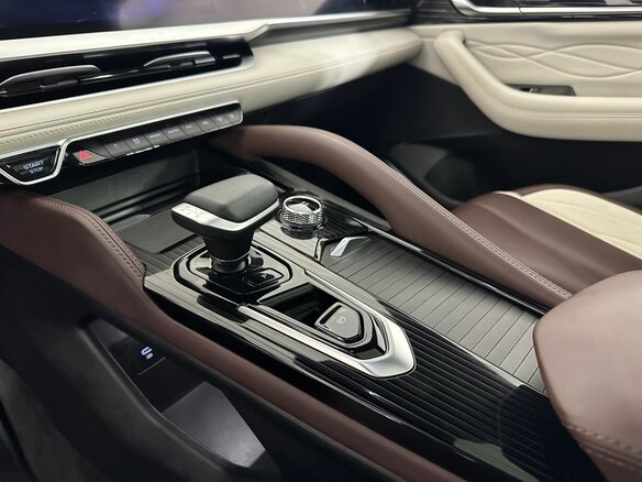 2023 Geely Monjaro I, серый, 2550000 рублей - вид 12