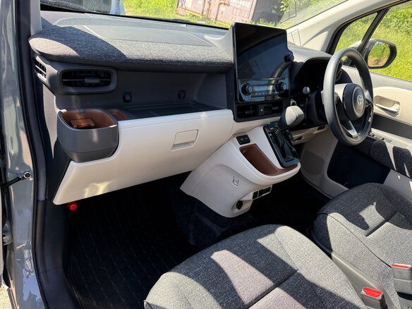 2022 Toyota Sienta III, коричневый, 1350000 рублей - вид 4