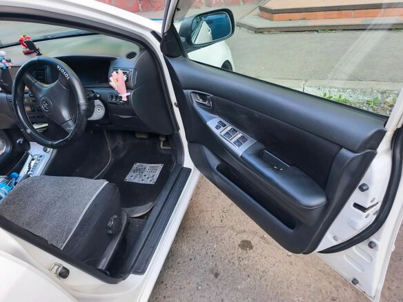 2001 Toyota Corolla Fielder IX (E120, E130), белый, 449000 рублей - вид 9