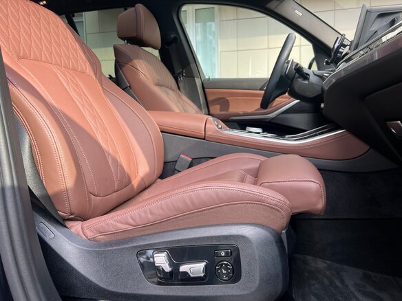 2023 BMW X5 45e IV (G05/G18), чёрный, 11790000 рублей - вид 9