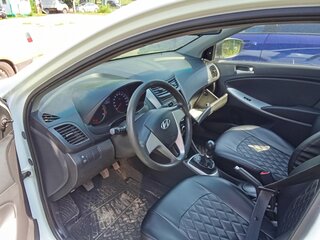 2013 Hyundai Solaris I, белый, 600000 рублей, вид 4