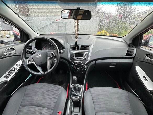 2016 Hyundai Solaris I Рестайлинг, красный - вид 4