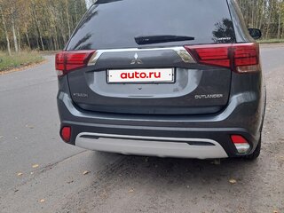 2020 Mitsubishi Outlander III Рестайлинг 3, серый, 2000000 рублей, вид 3