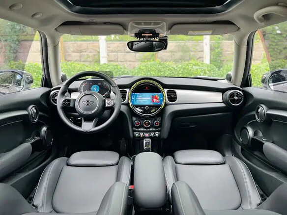 2023 Mini Hatch Cooper III (F55/F56) Рестайлинг 2, серый - вид 9