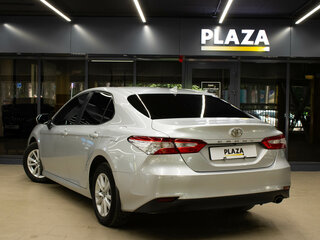 2019 Toyota Camry VIII (XV70), серебристый, 2655000 рублей, вид 3