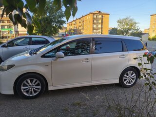 2010 Toyota Wish II, белый, 900000 рублей, вид 3