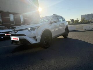 2017 Toyota RAV4 IV (XA40) Рестайлинг, белый, 2330000 рублей, вид 3