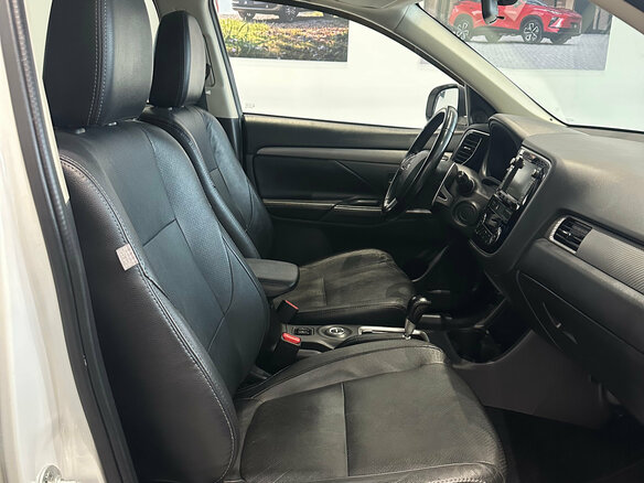 2014 Mitsubishi Outlander III Рестайлинг, белый, 1570000 рублей - вид 25