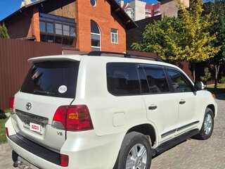 2012 Toyota Land Cruiser 200 Series Рестайлинг 1, белый, 3900000 рублей, вид 3