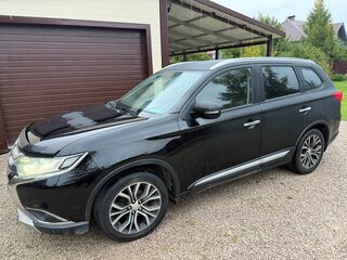 2015 Mitsubishi Outlander III Рестайлинг 2, чёрный, 1925000 рублей, вид 3