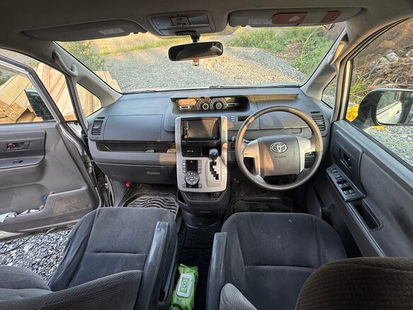 2008 Toyota Voxy II (R70), серебристый, 1000000 рублей - вид 9