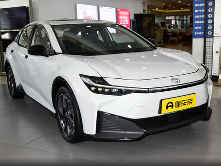 2026 Toyota bZ3, белый, 2420000 рублей, вид 2