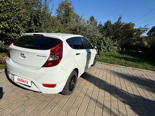 2013 Hyundai Solaris I, белый, 750000 рублей, вид 3