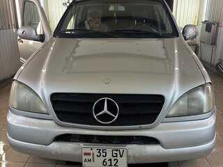 2000 Mercedes-Benz M-Класс 320 I (W163), серебристый, 249000 рублей, вид 1