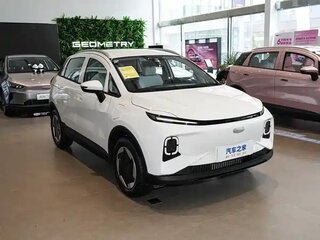 2026 Geely Geometry E 39.4 kWh, белый, 1768033 рублей, вид 3