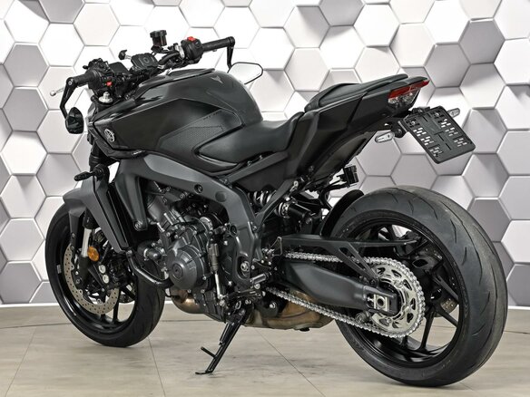 2024 Yamaha MT-09 (FZ-09), чёрный, 1075000 рублей - вид 7