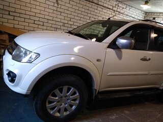 2014 Mitsubishi Pajero Sport II Рестайлинг, белый, 1795000 рублей, вид 2