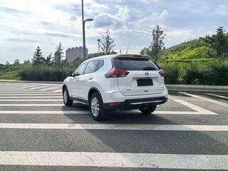 2023 Nissan X-Trail III Рестайлинг, белый, 1740000 рублей, вид 5