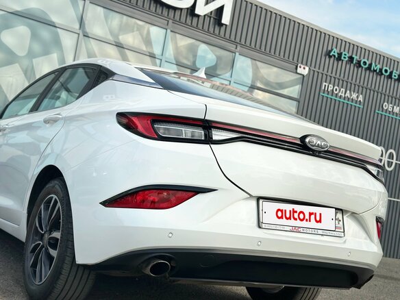 2021 JAC J7 I, белый - вид 10