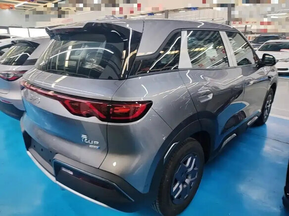 2026 BYD Yuan Up 45.12 kWh, серый, 1750999 рублей - вид 10