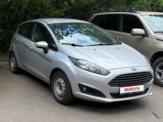 2016 Ford Fiesta Mk6 Рестайлинг, серебристый, 870000 рублей, вид 1