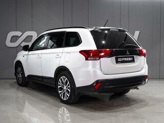 2016 Mitsubishi Outlander III Рестайлинг 2, белый, 2079000 рублей, вид 3