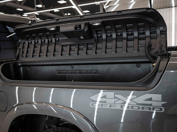 2026 Ram 1500 Crew Cab eTorque V Рестайлинг, серый, 11062679 рублей - вид 17