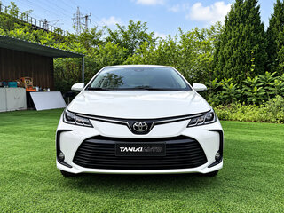 2023 Toyota Corolla XII (E210), белый, 1500001 рублей, вид 2