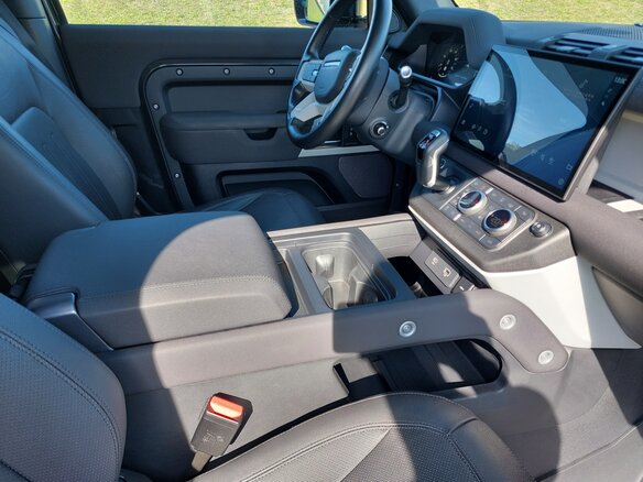 2021 Land Rover Defender 90 II, серый, 6900000 рублей - вид 15