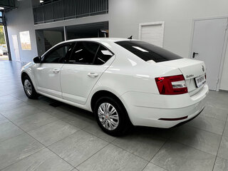 2019 Skoda Octavia III (A7) Рестайлинг, белый, 1400000 рублей, вид 3