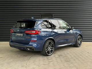 2021 BMW X5 M50d IV (G05/G18), синий, 9499000 рублей, вид 5